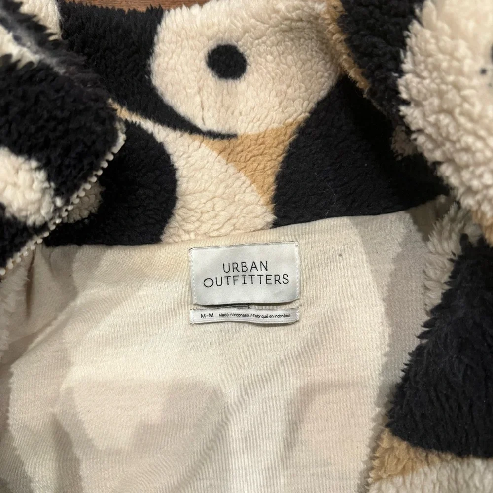 Urban Outfitters “Olivia” Printed Yin Yang Sherpa Jacket - Picture 4 of 5